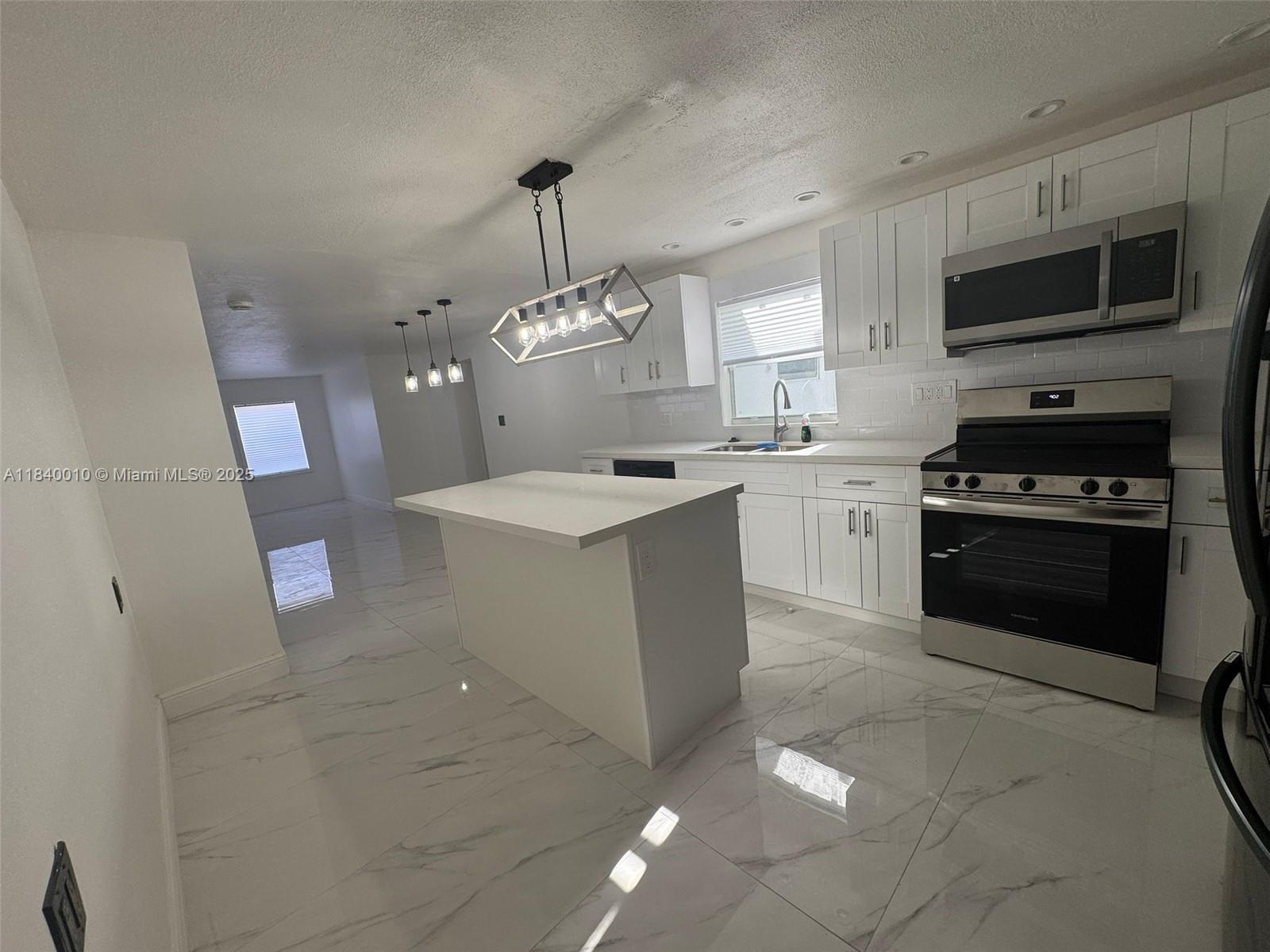 1012 SW 25th Ave