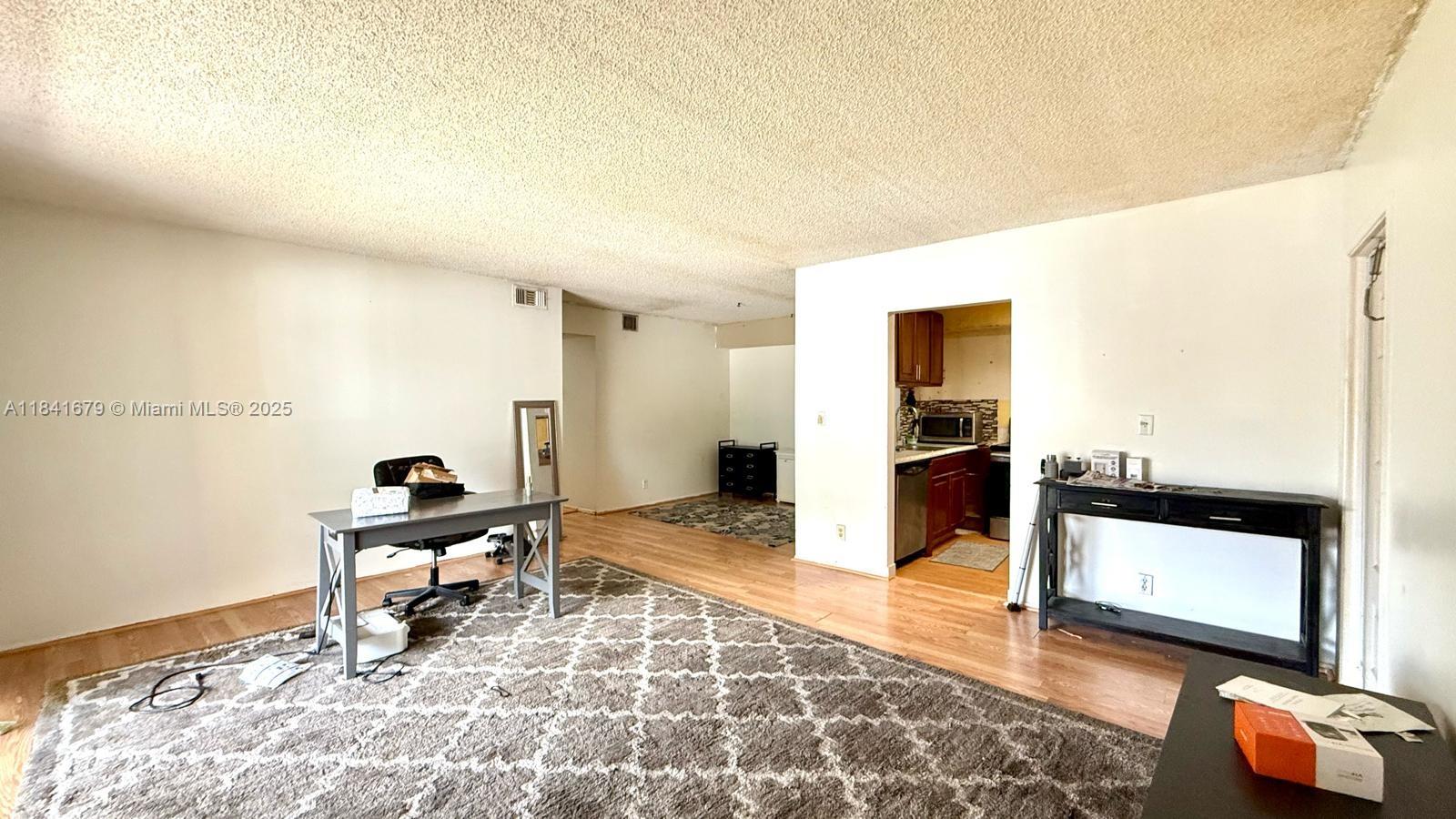 3017 N Oakland Forest Dr # 103