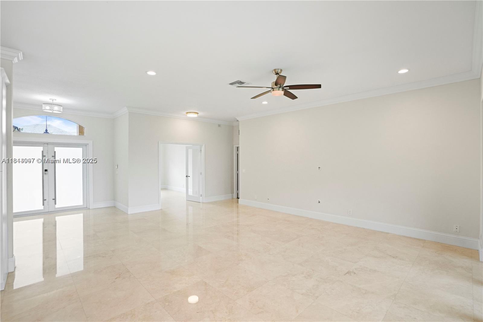 720 W Cypress Pointe Dr W