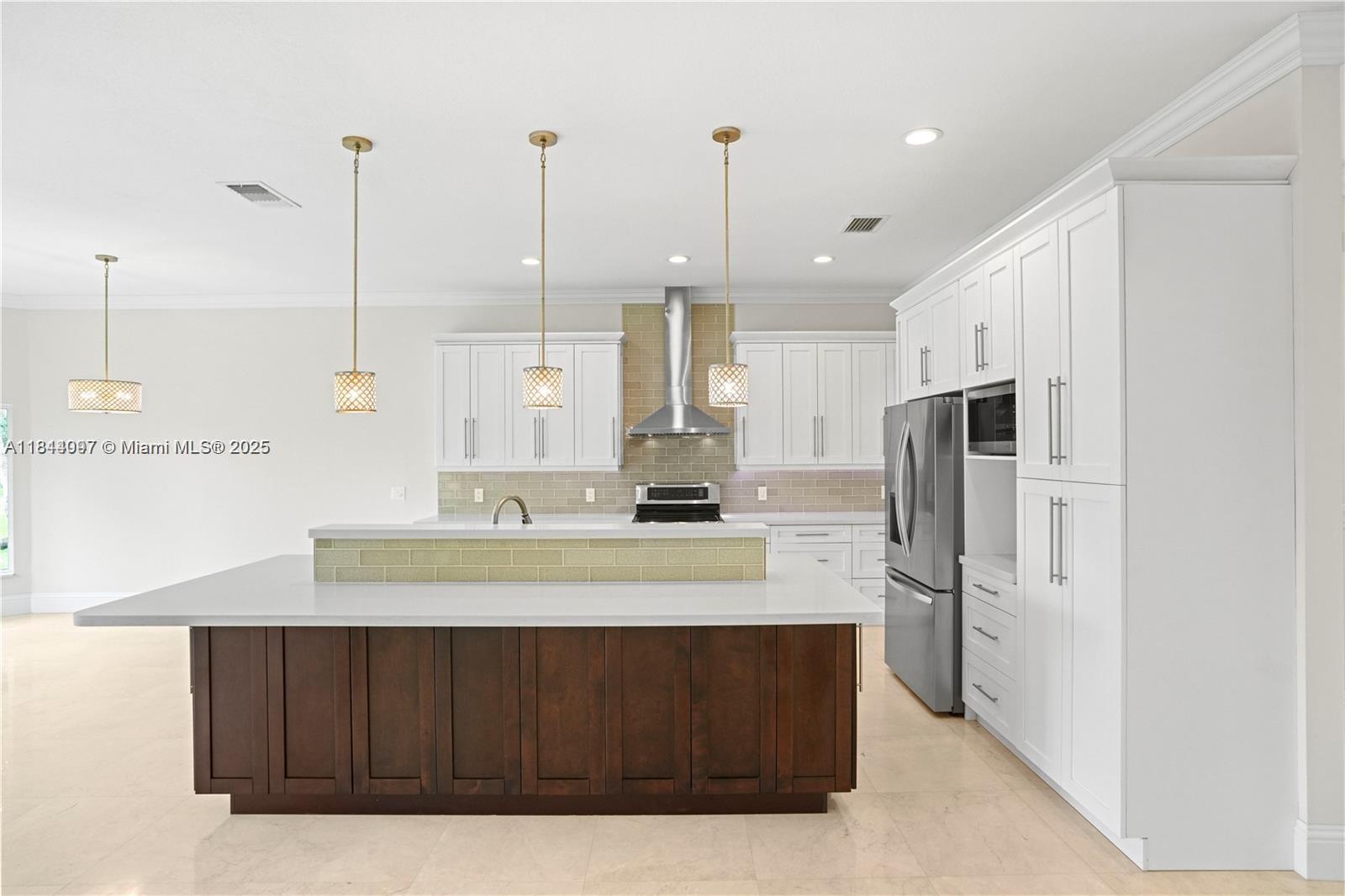 720 W Cypress Pointe Dr W