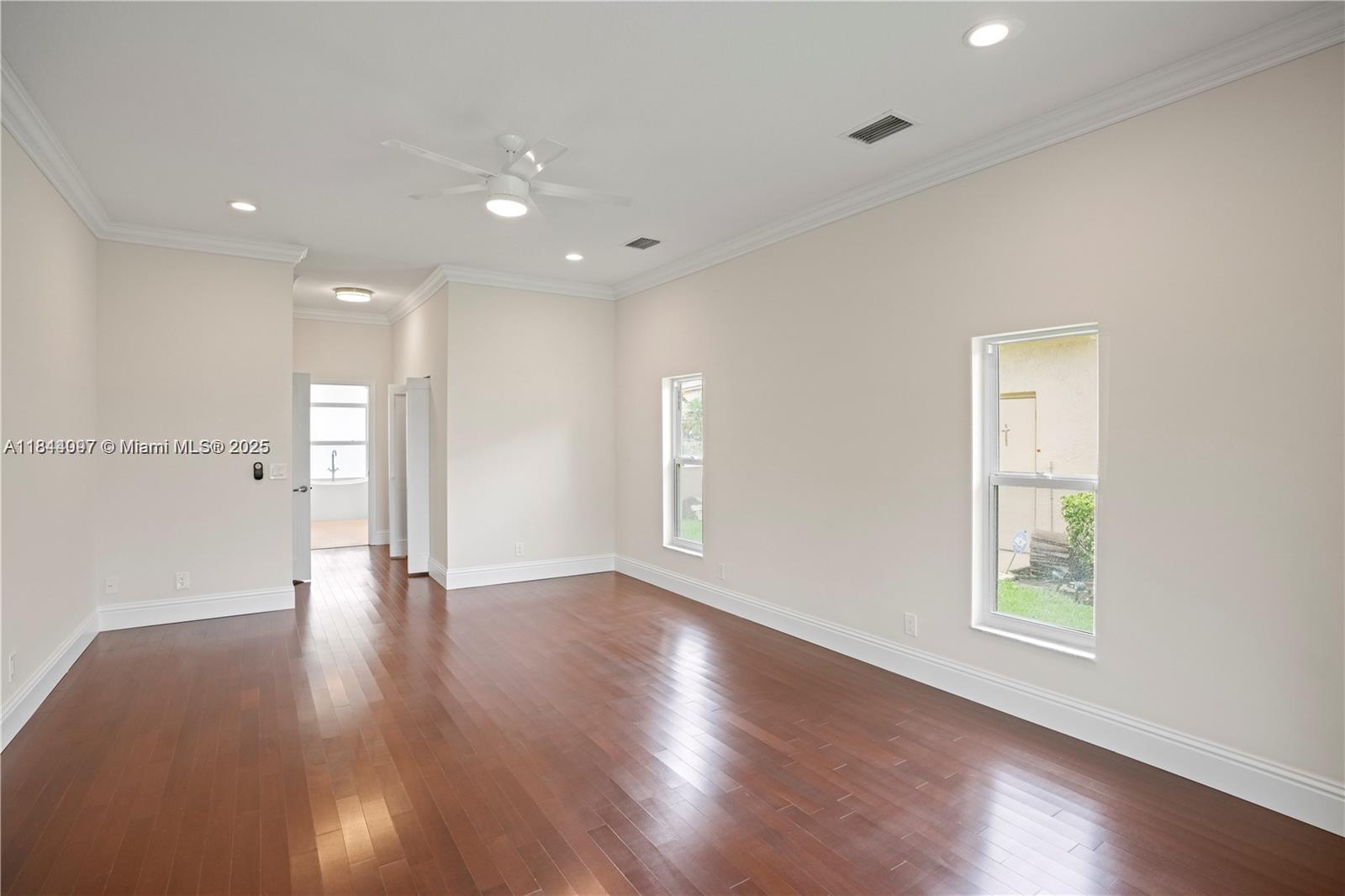 720 W Cypress Pointe Dr W