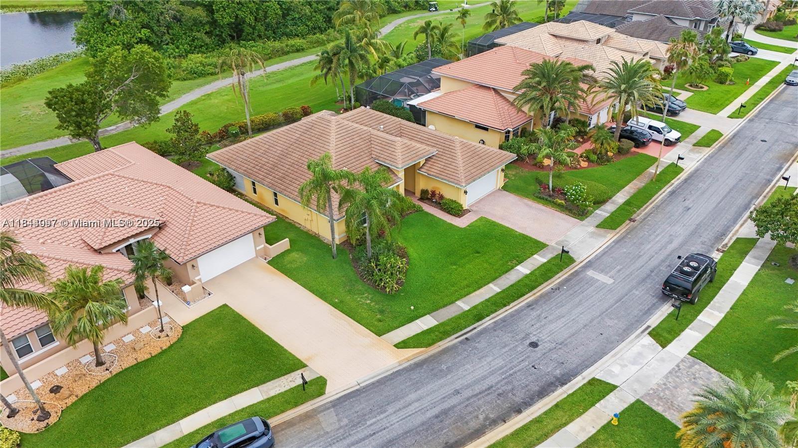 720 W Cypress Pointe Dr W