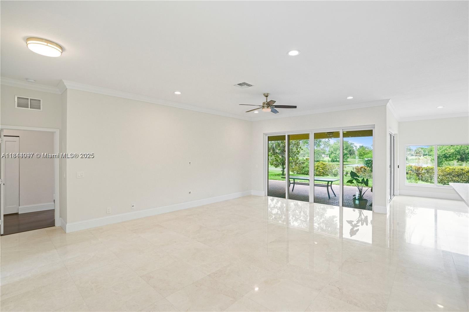 720 W Cypress Pointe Dr W