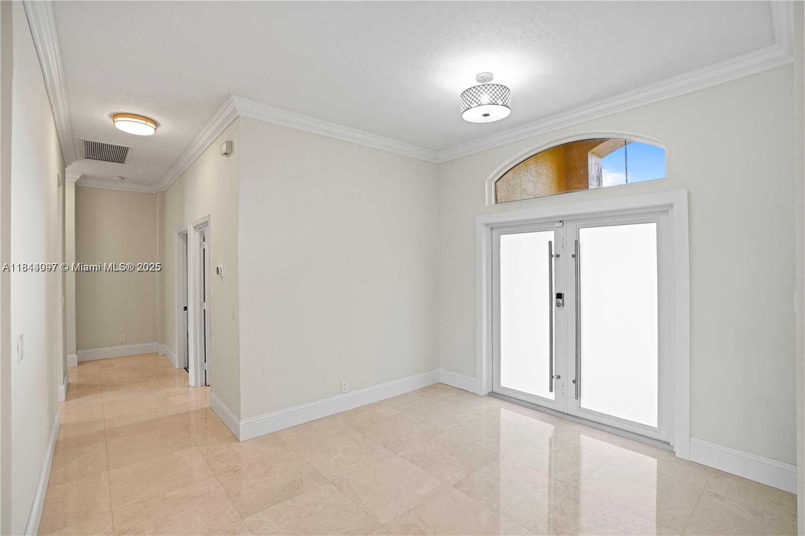 720 W Cypress Pointe Dr W