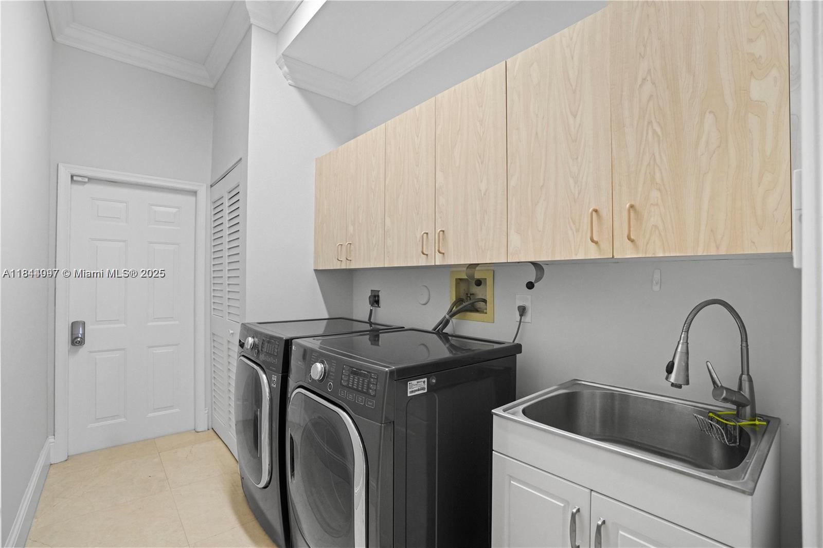 720 W Cypress Pointe Dr W