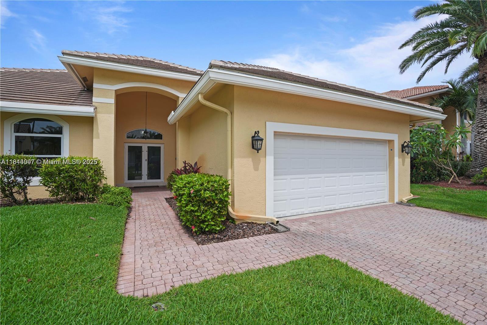 720 W Cypress Pointe Dr W