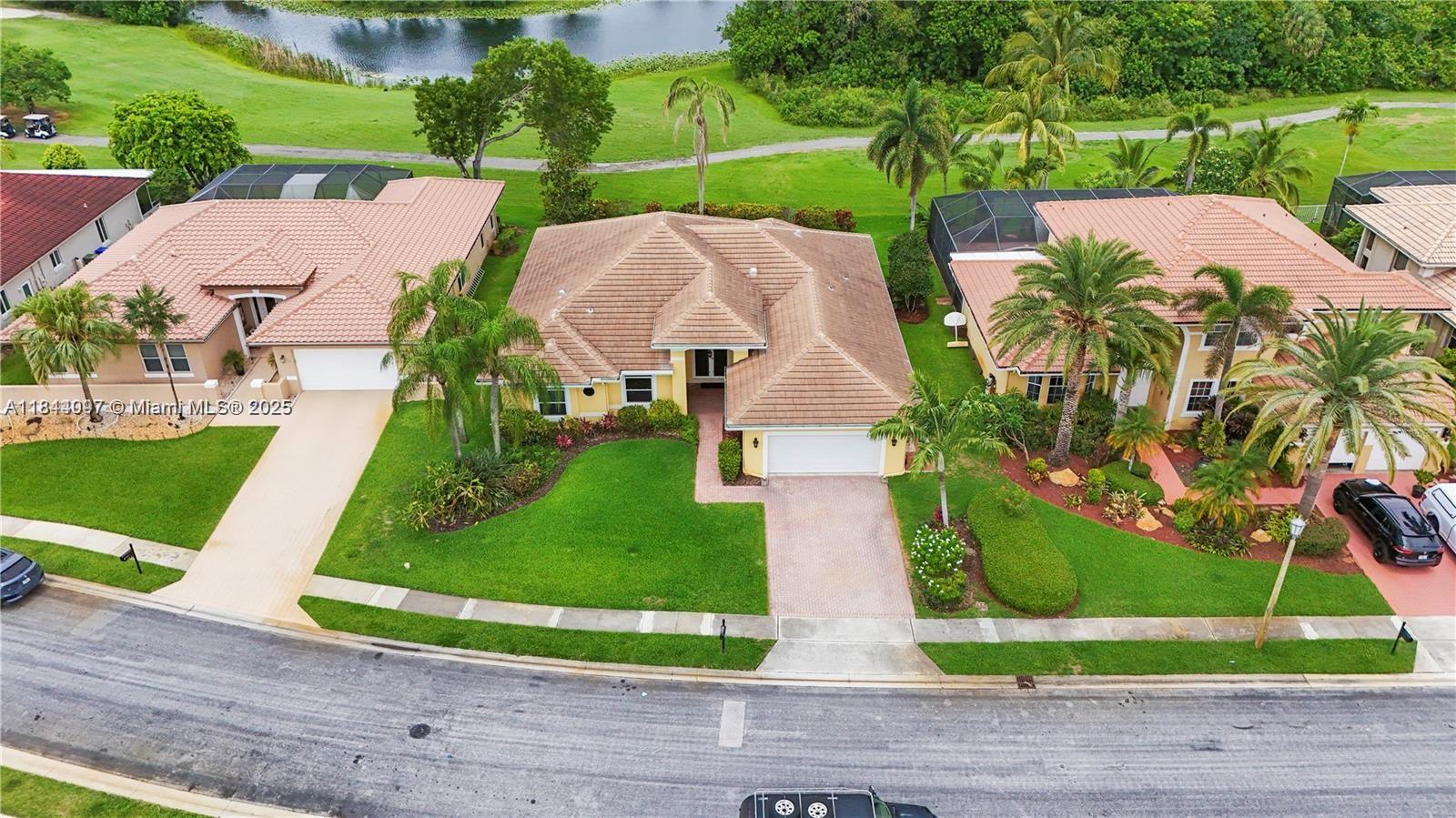 720 W Cypress Pointe Dr W