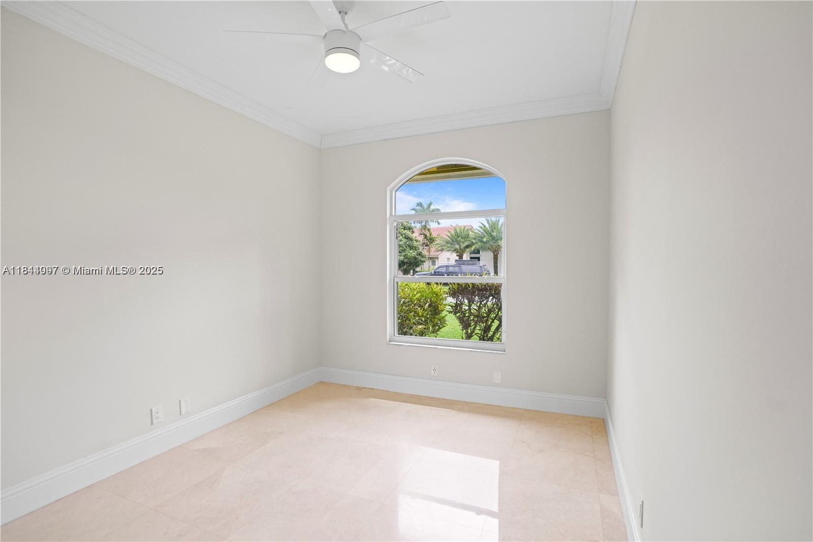 720 W Cypress Pointe Dr W