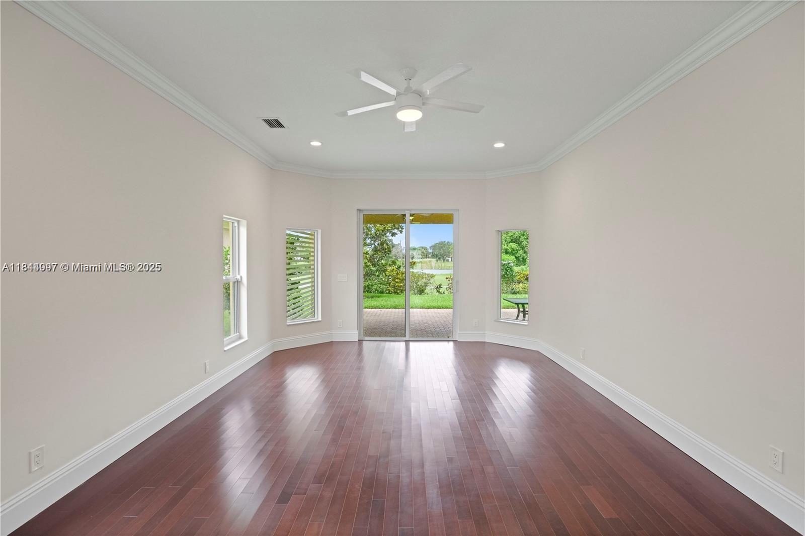 720 W Cypress Pointe Dr W