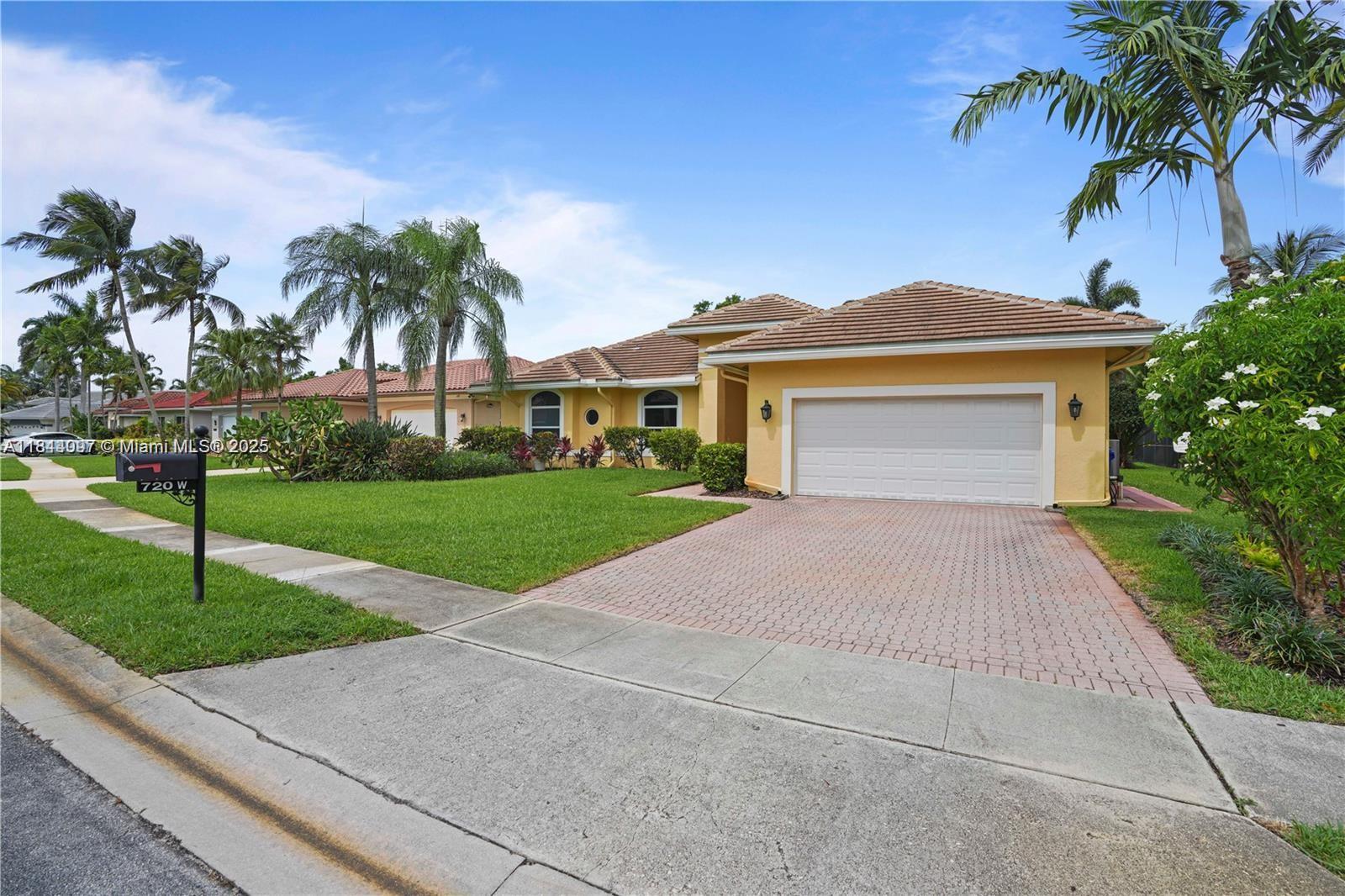 720 W Cypress Pointe Dr W