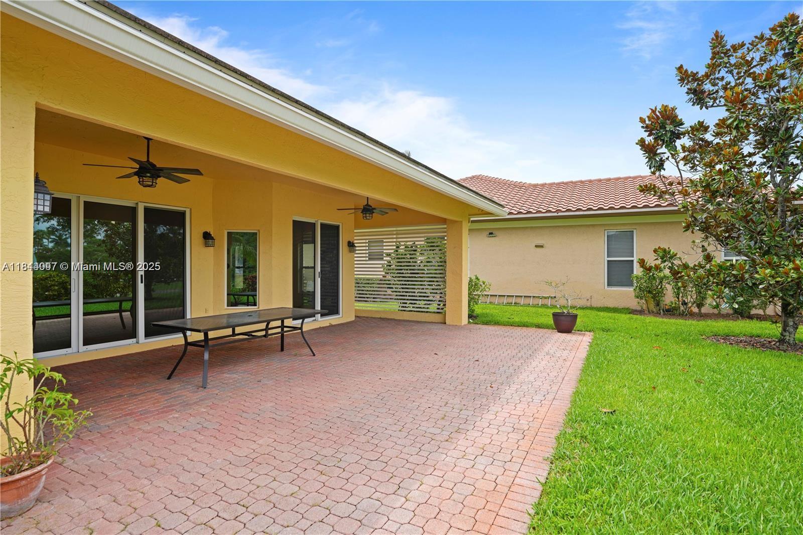 720 W Cypress Pointe Dr W