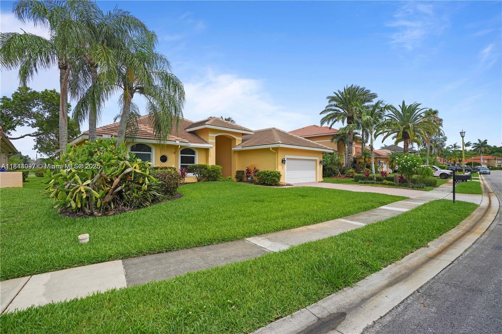 720 W Cypress Pointe Dr W