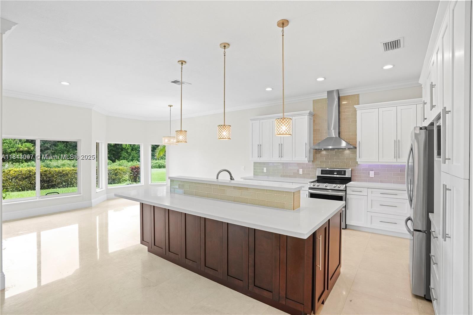 720 W Cypress Pointe Dr W