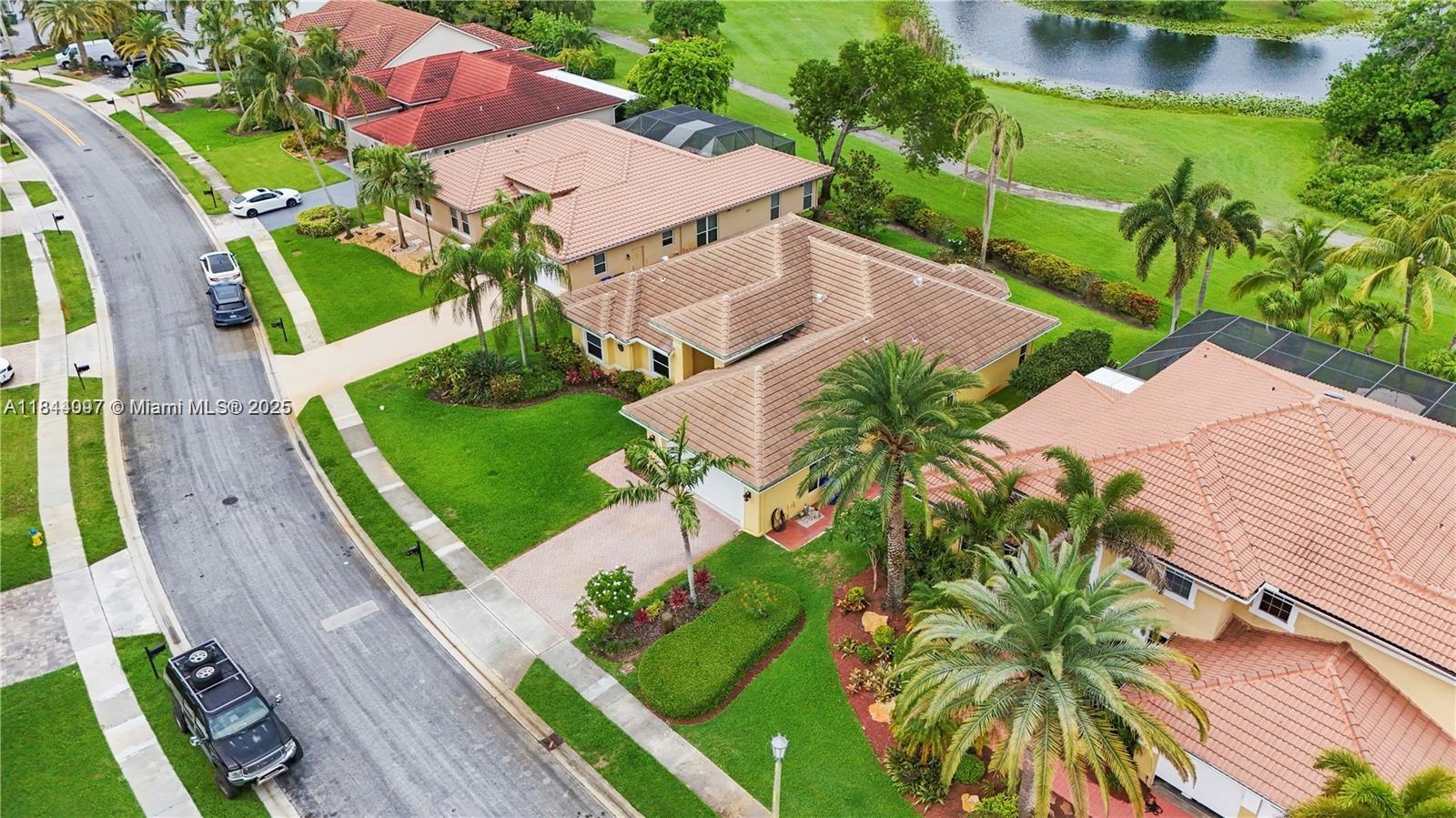 720 W Cypress Pointe Dr W