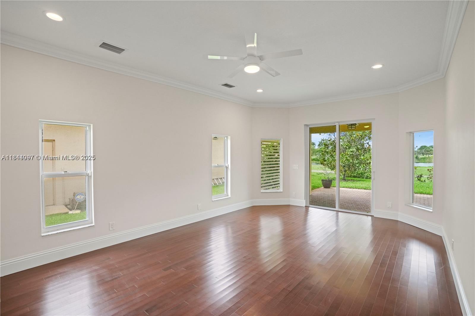 720 W Cypress Pointe Dr W