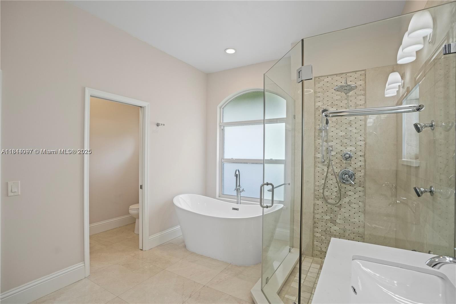 720 W Cypress Pointe Dr W