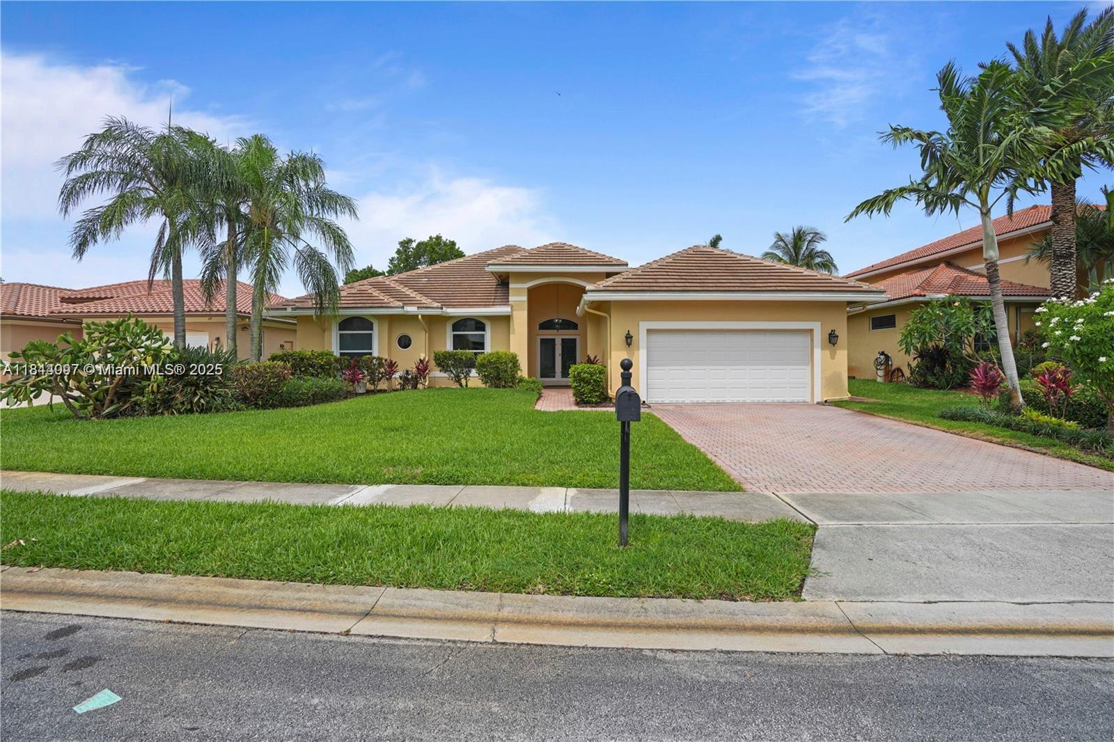 720 W Cypress Pointe Dr W