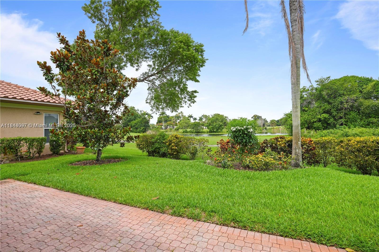 720 W Cypress Pointe Dr W