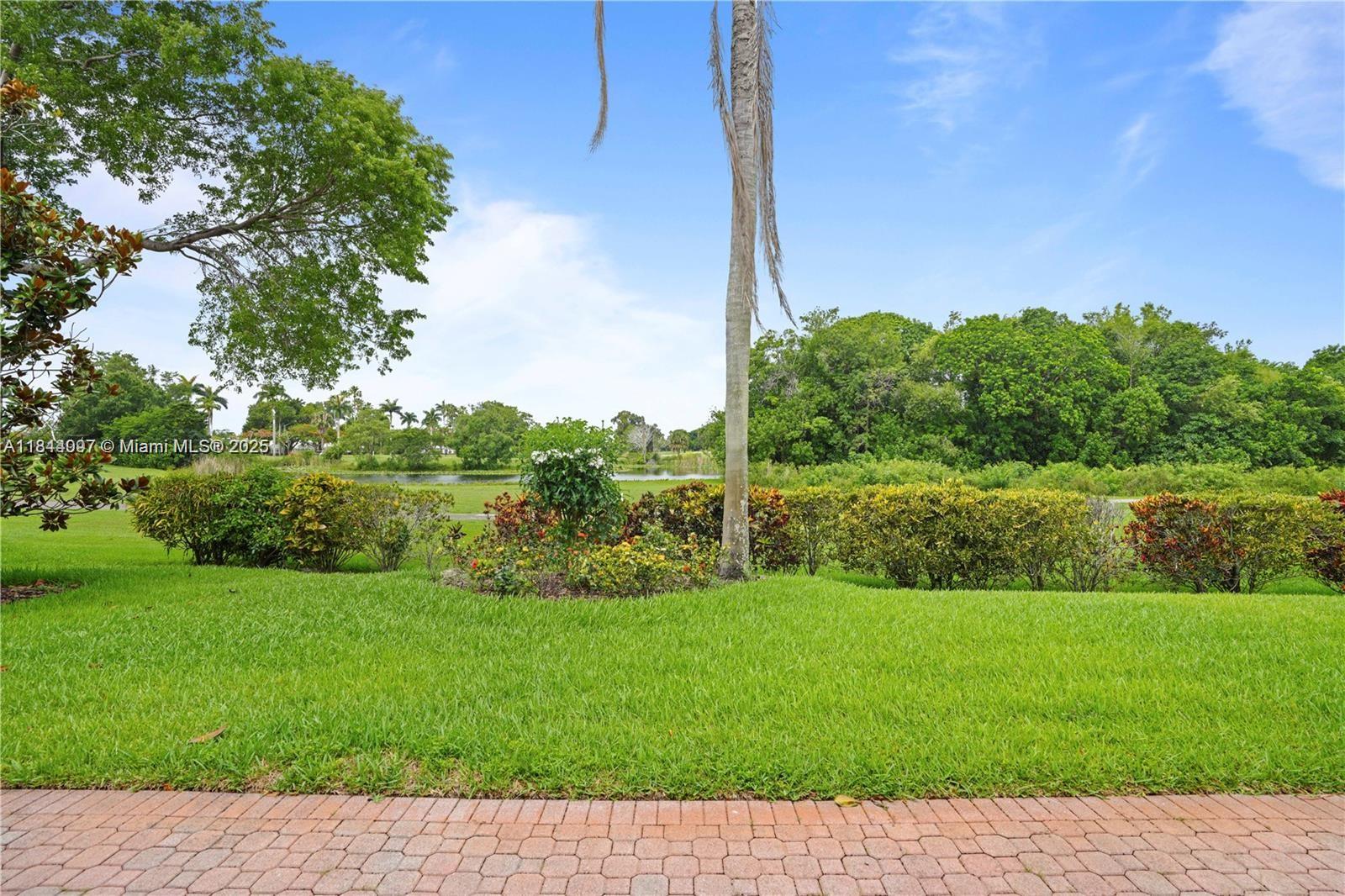 720 W Cypress Pointe Dr W