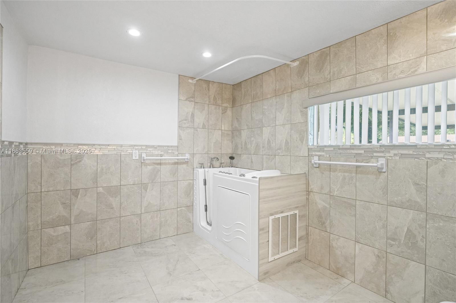 1025 Curtiss Dr, Opa-Locka