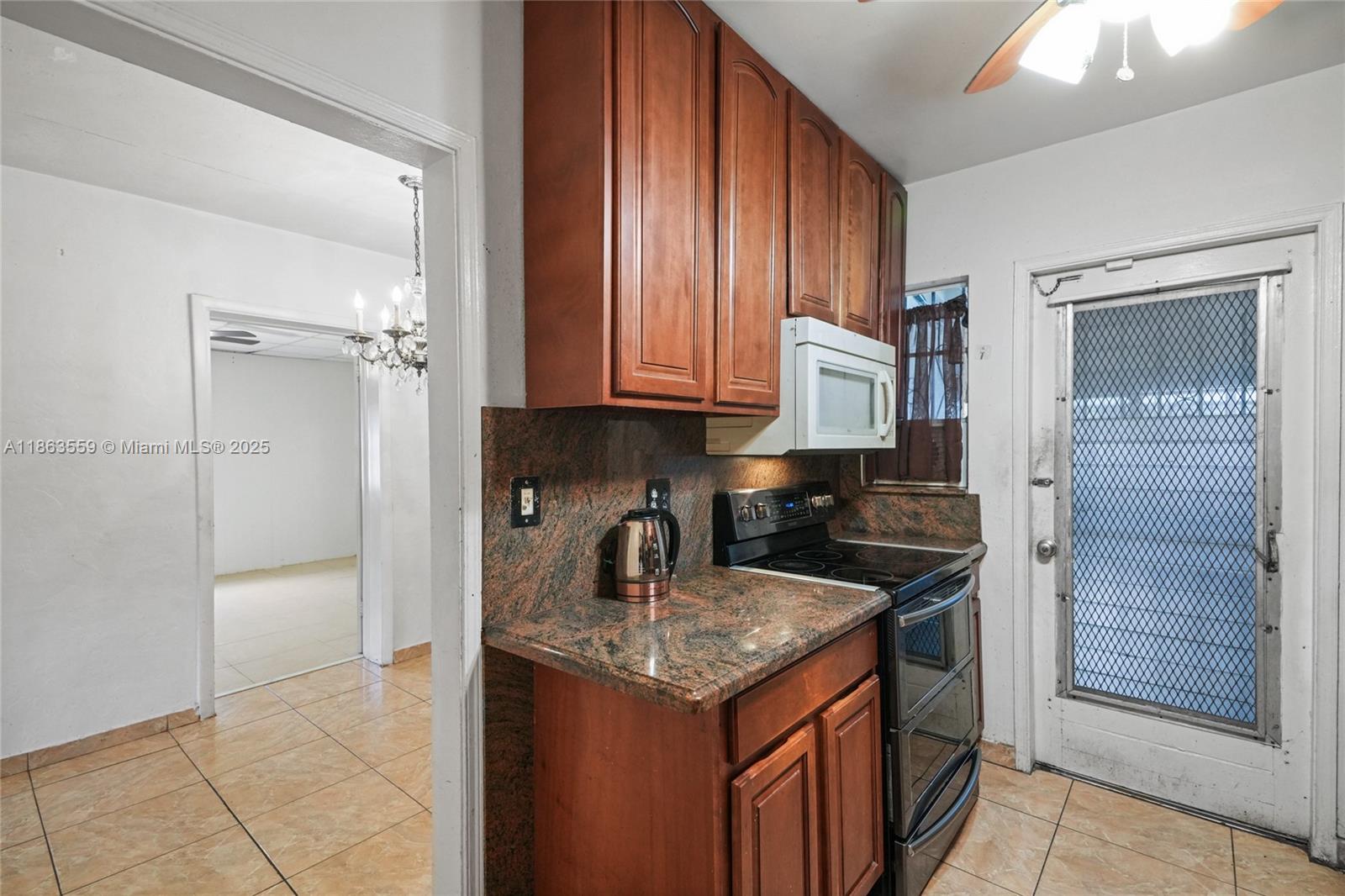 1025 Curtiss Dr, Opa-Locka