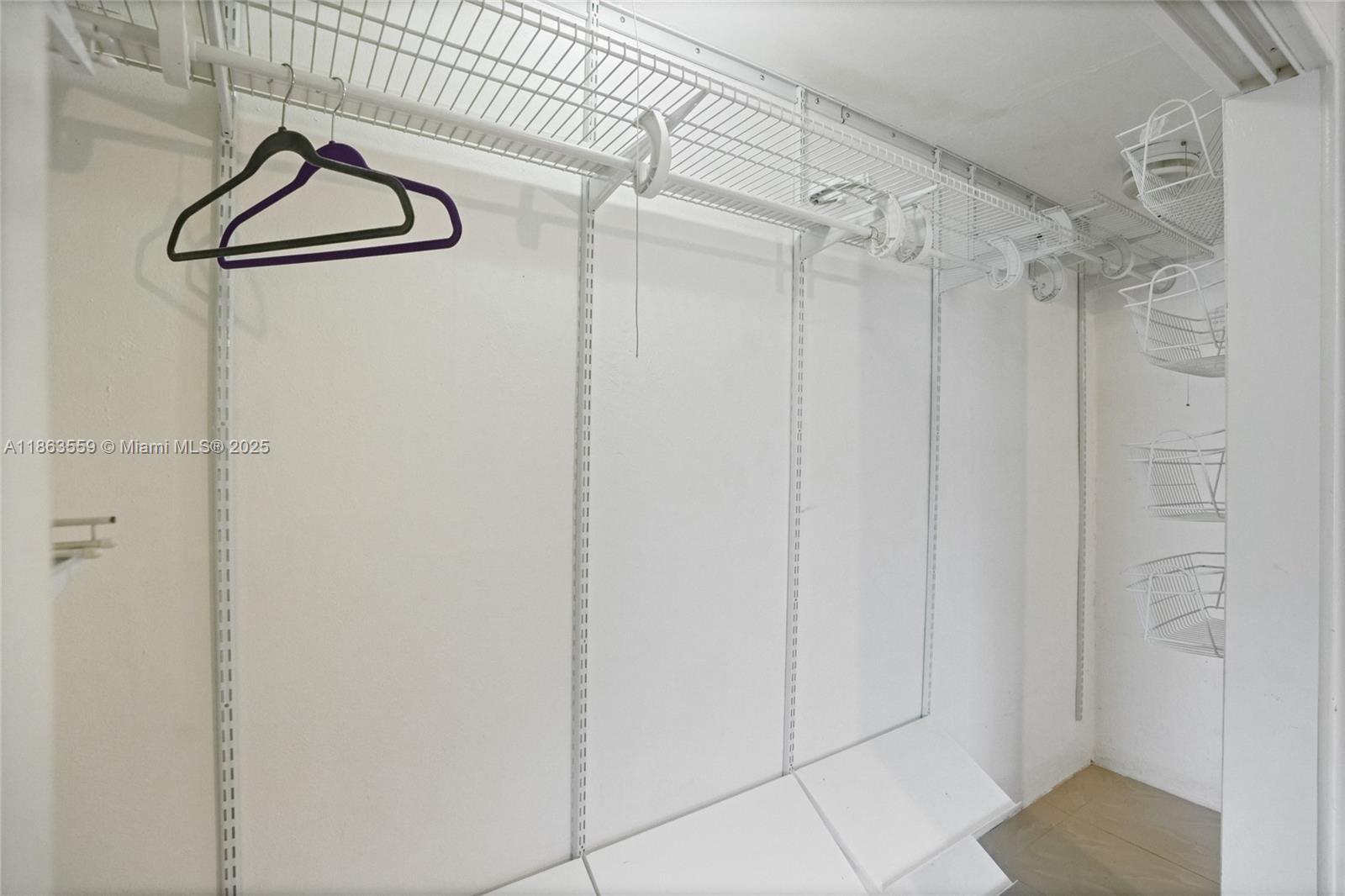 1025 Curtiss Dr, Opa-Locka