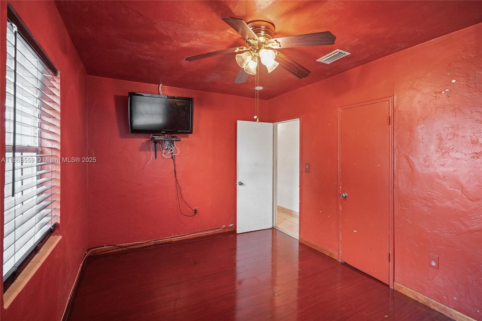 1025 Curtiss Dr, Opa-Locka