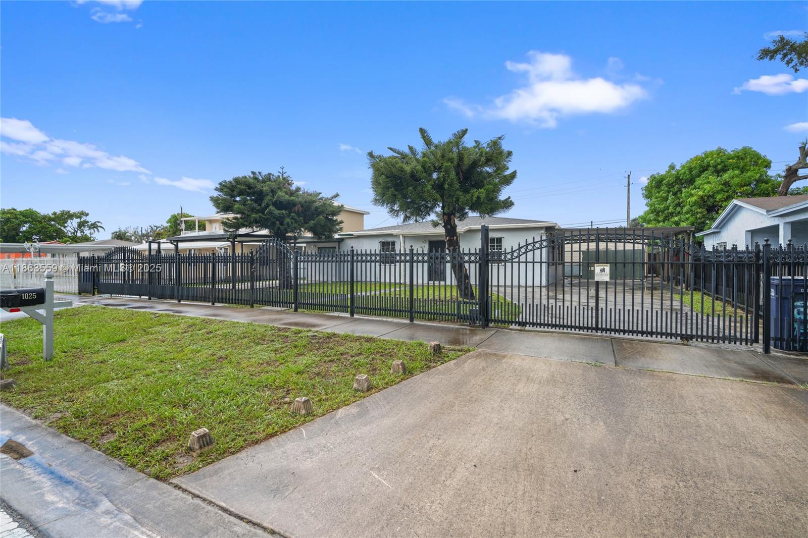 1025 Curtiss Dr, Opa-Locka