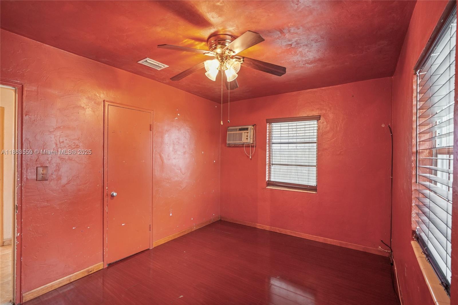 1025 Curtiss Dr, Opa-Locka