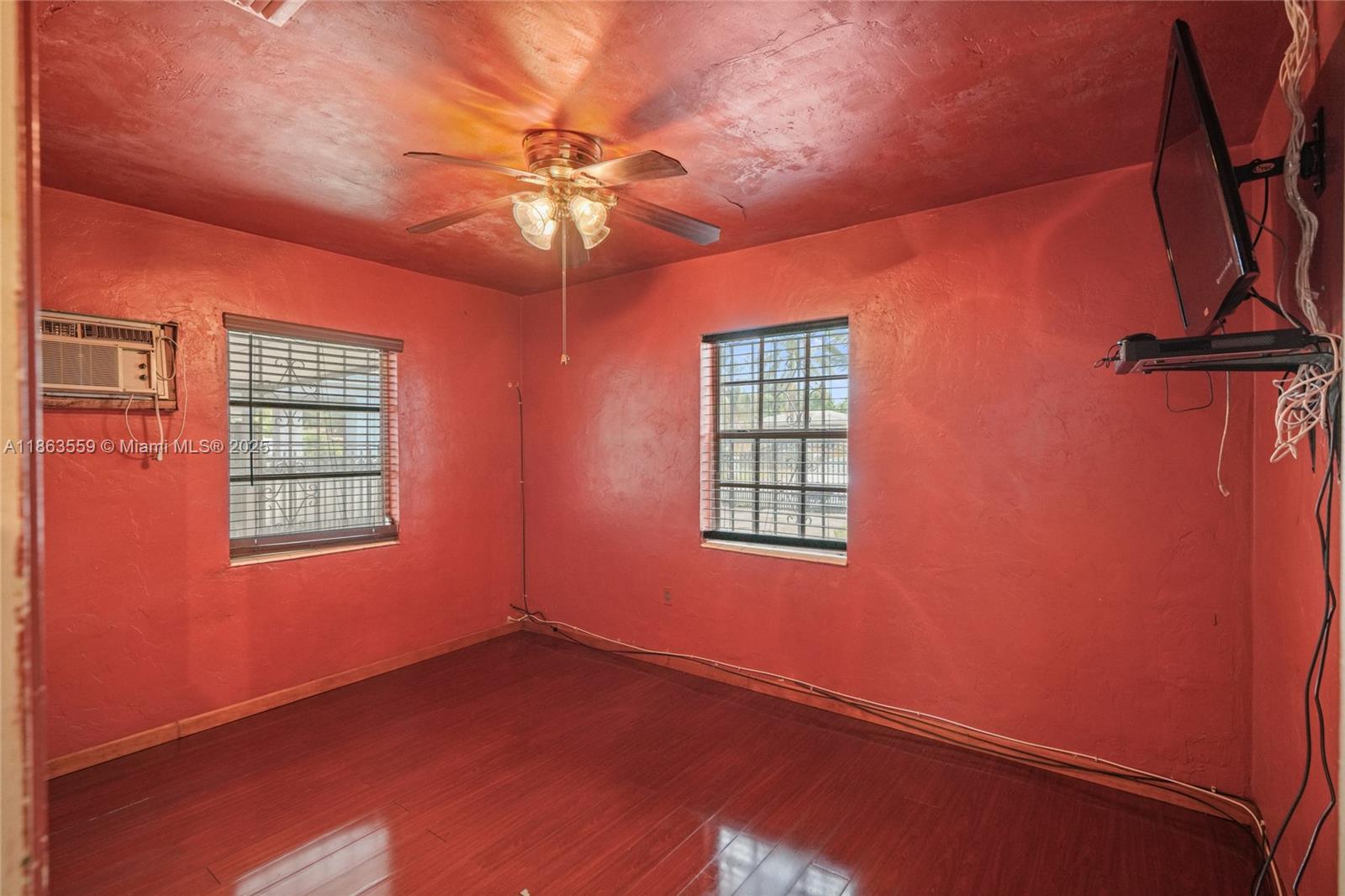 1025 Curtiss Dr, Opa-Locka