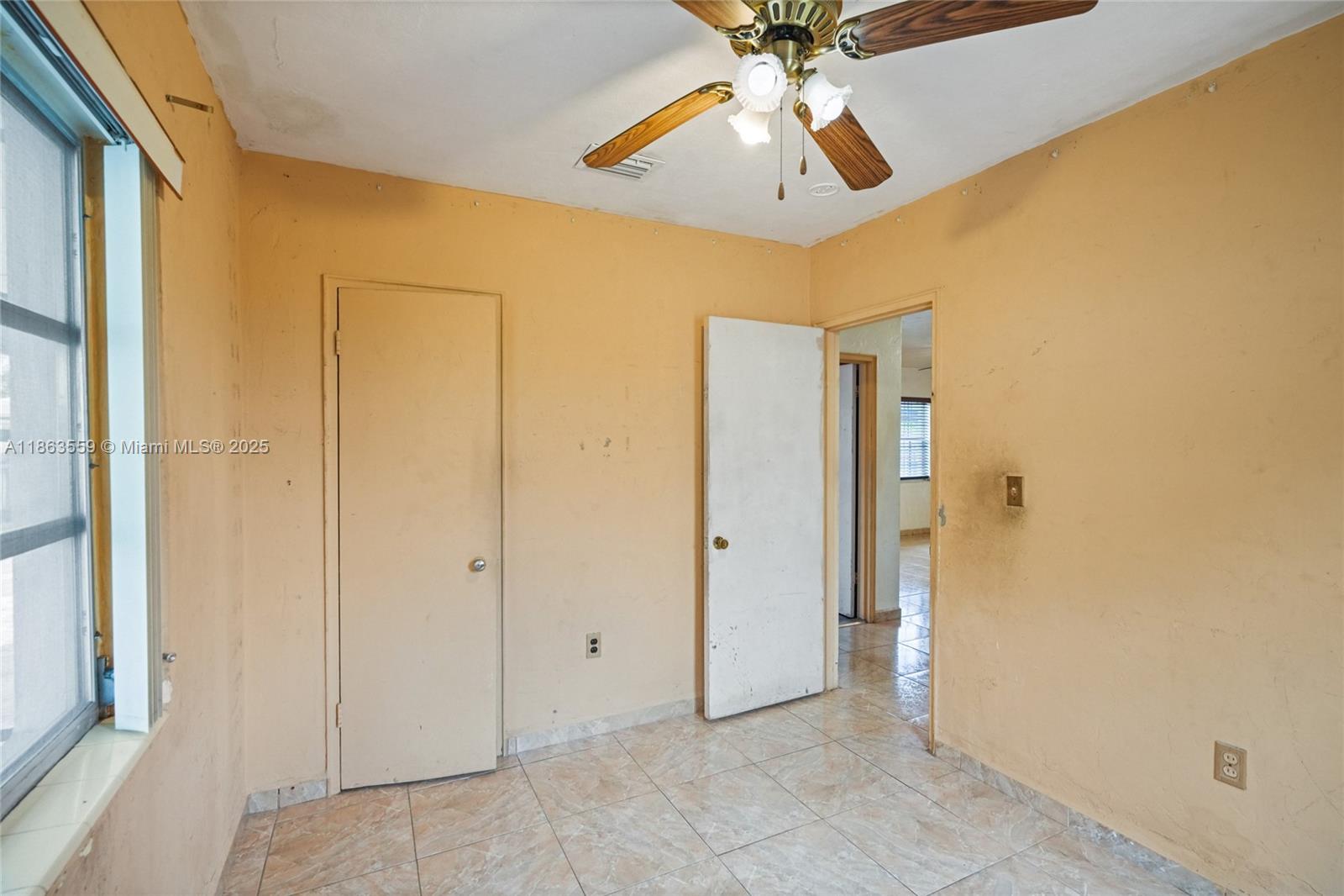 1025 Curtiss Dr, Opa-Locka