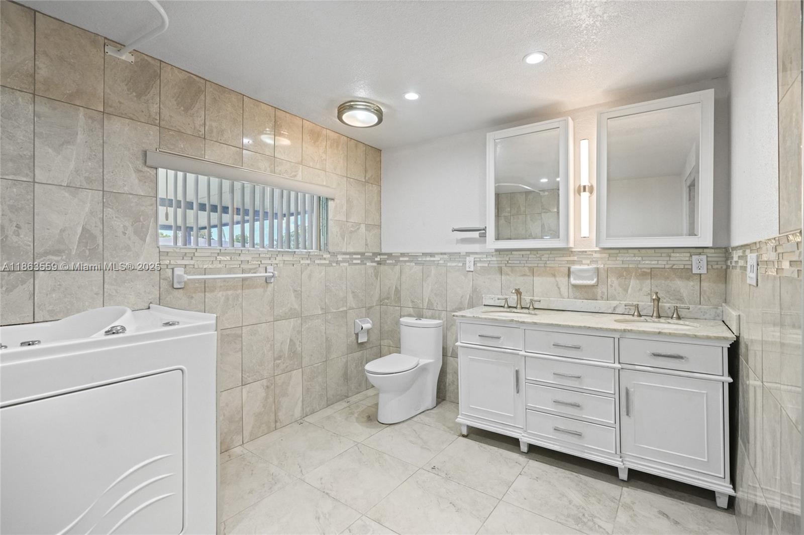 1025 Curtiss Dr, Opa-Locka