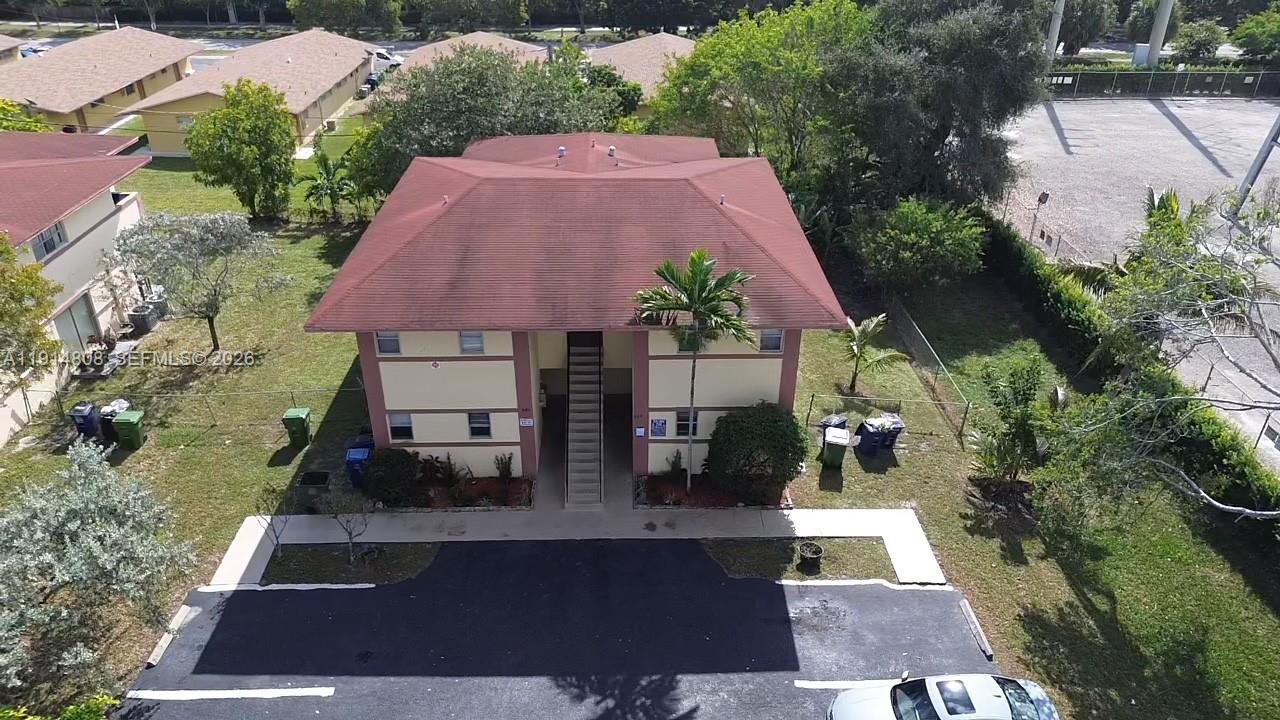 825 SW 10th St