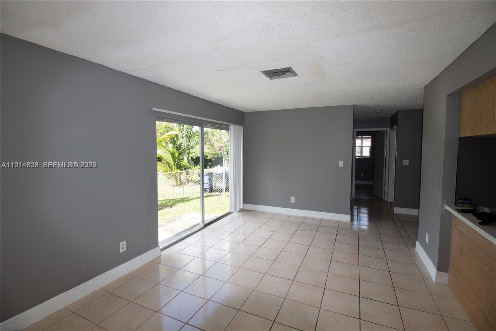 825 SW 10th St