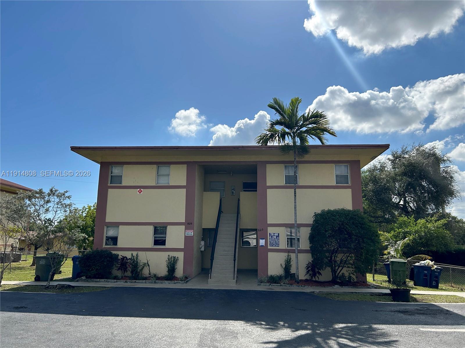 825 SW 10th St