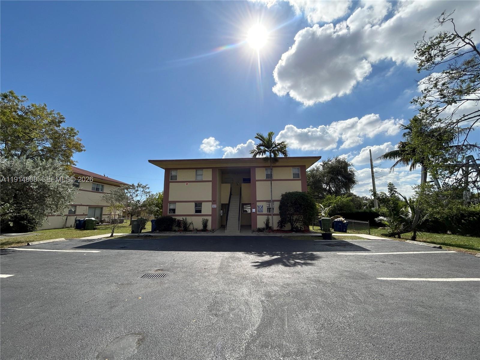 825 SW 10th St