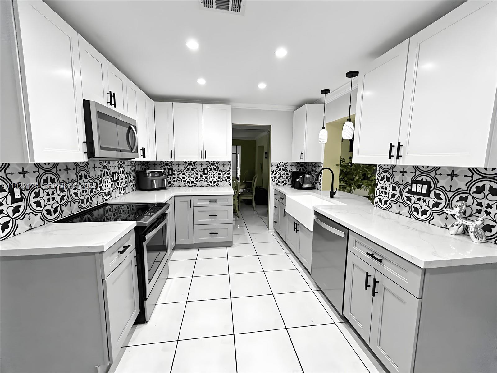 4905 NW 49th Rd