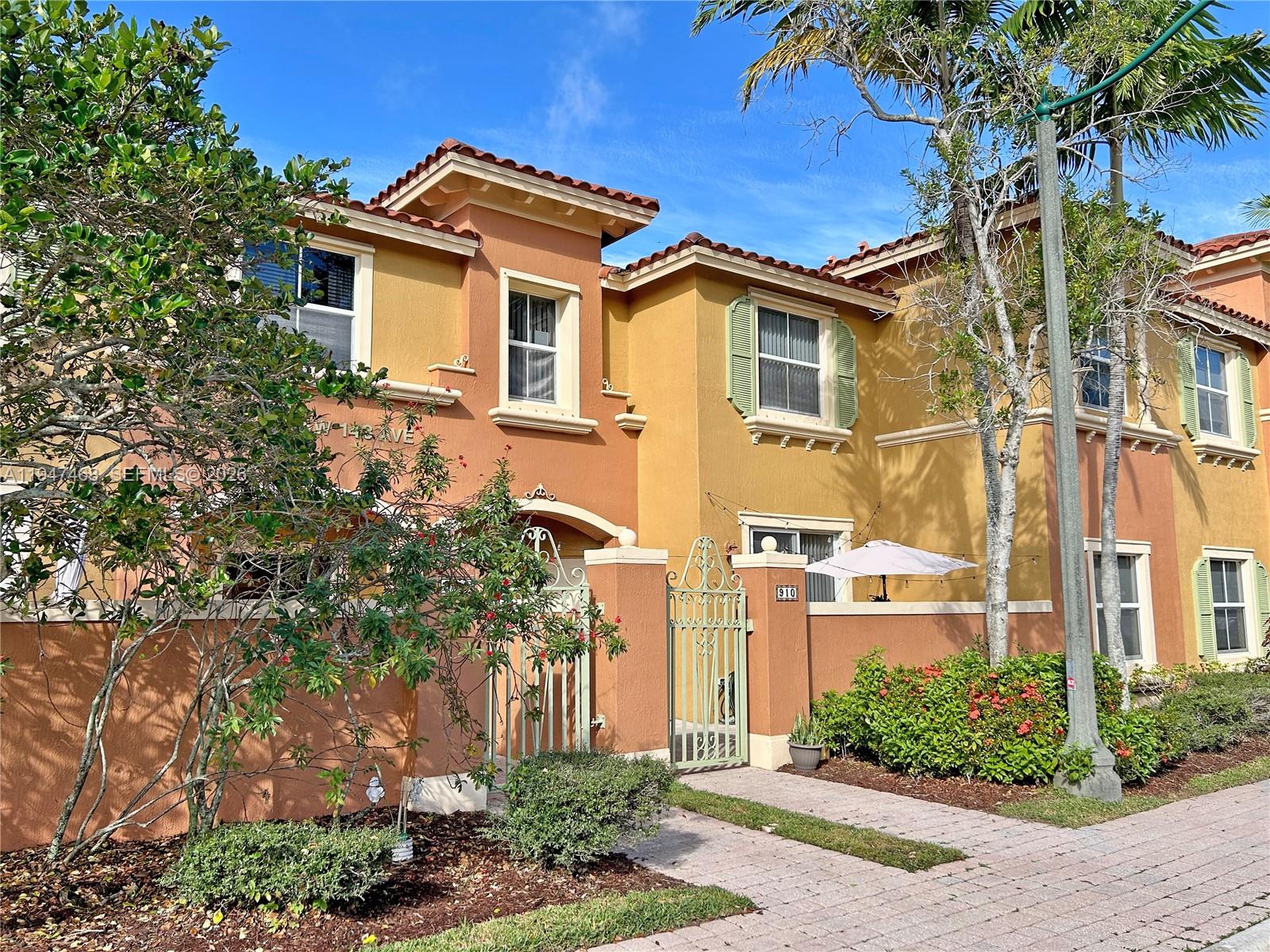 910 SW 143rd Ave # 2004