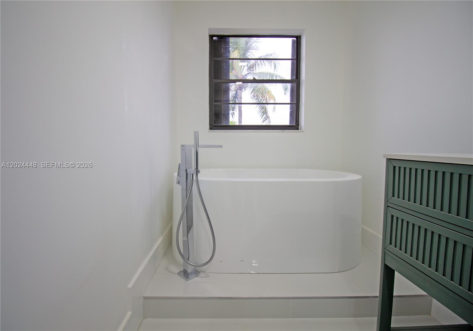 1222 Hillsboro Mile # 15