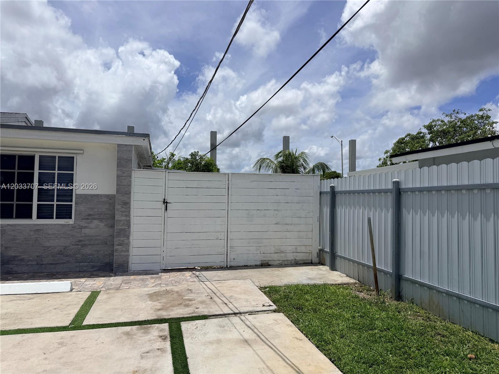 2500 Sunshine Blvd