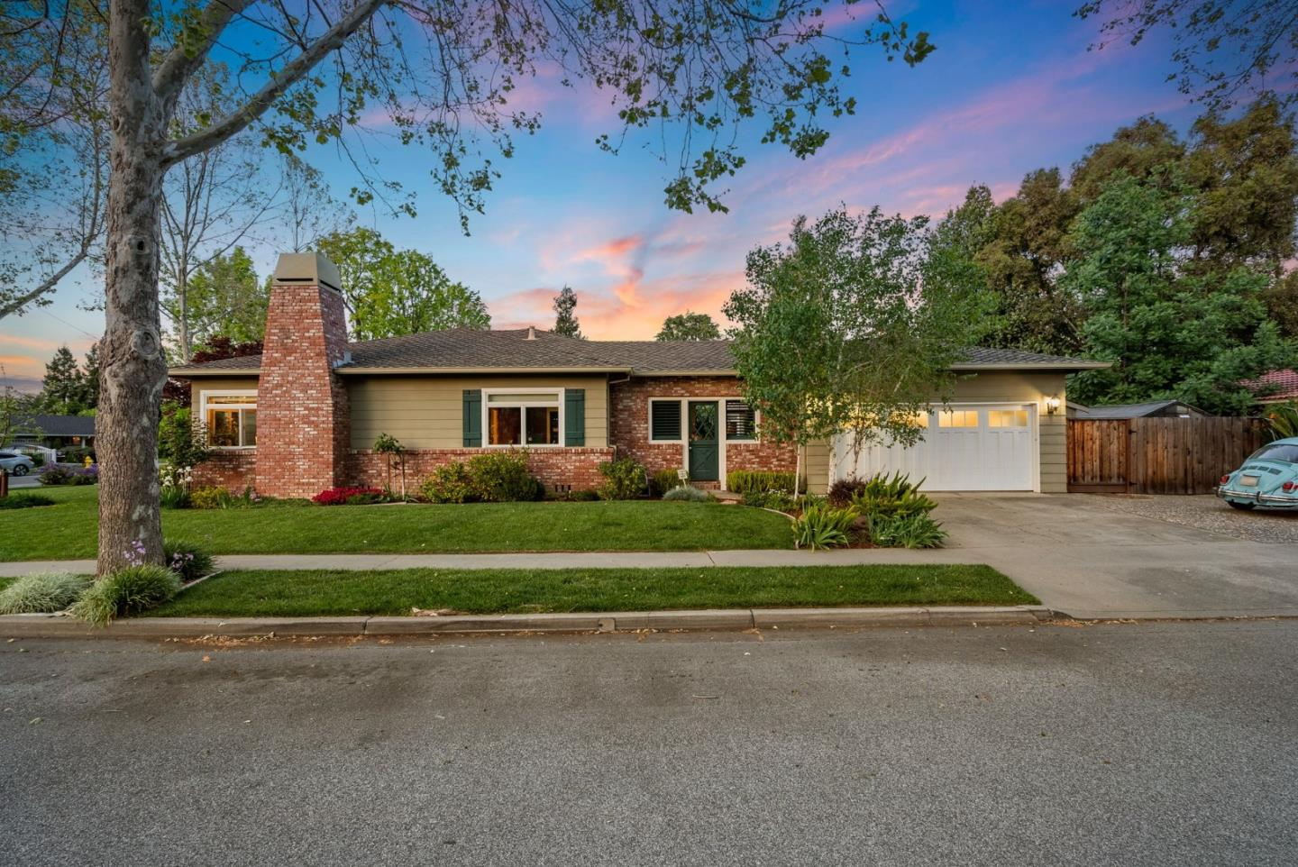 1196 Delynn WAY