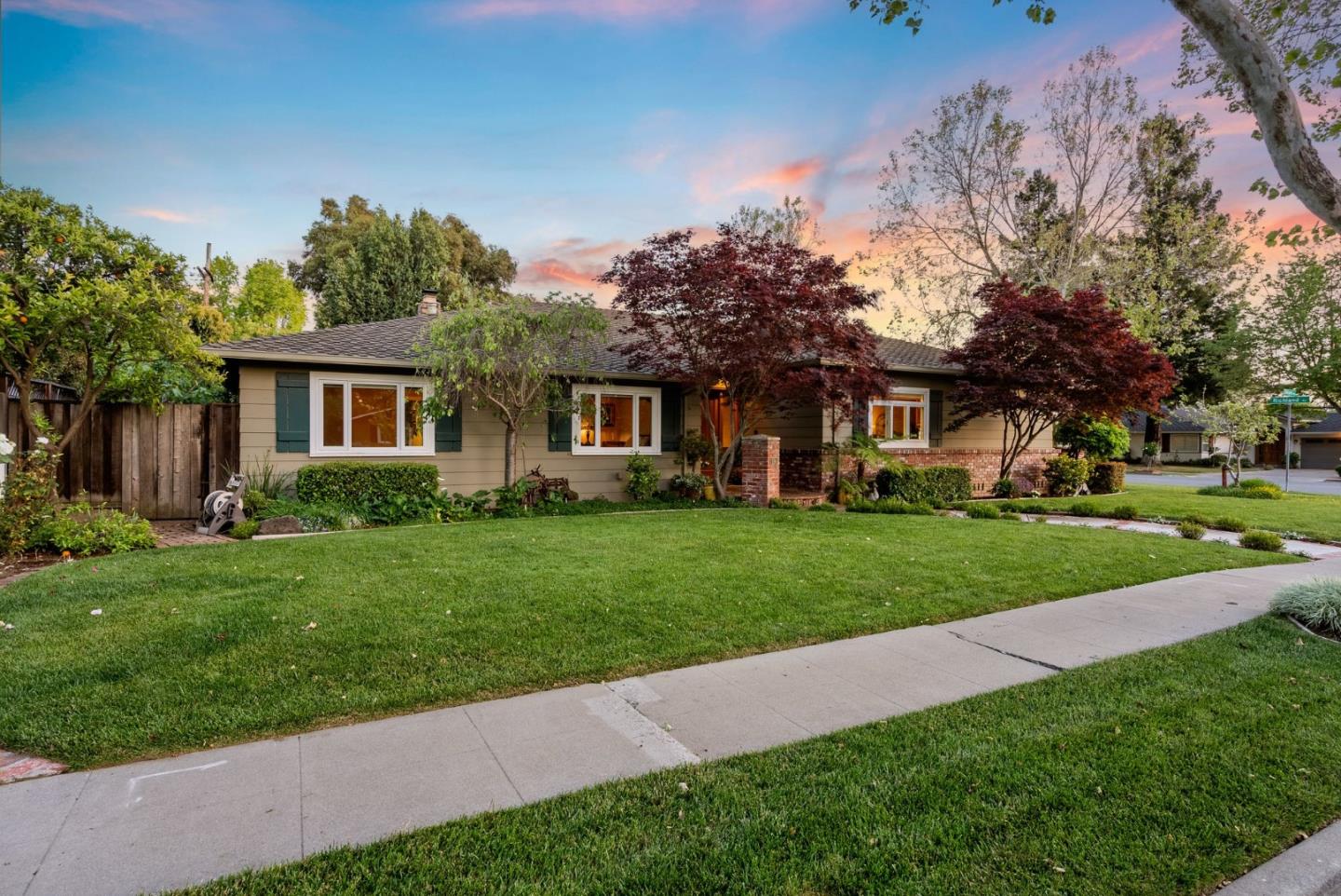 1196 Delynn WAY