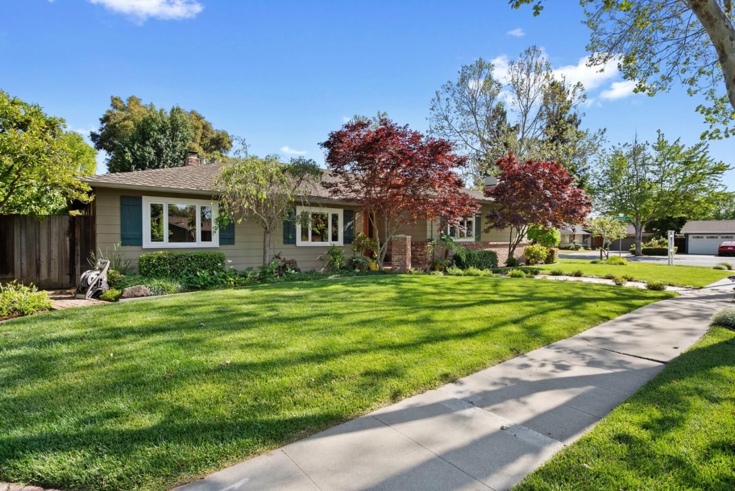1196 Delynn WAY
