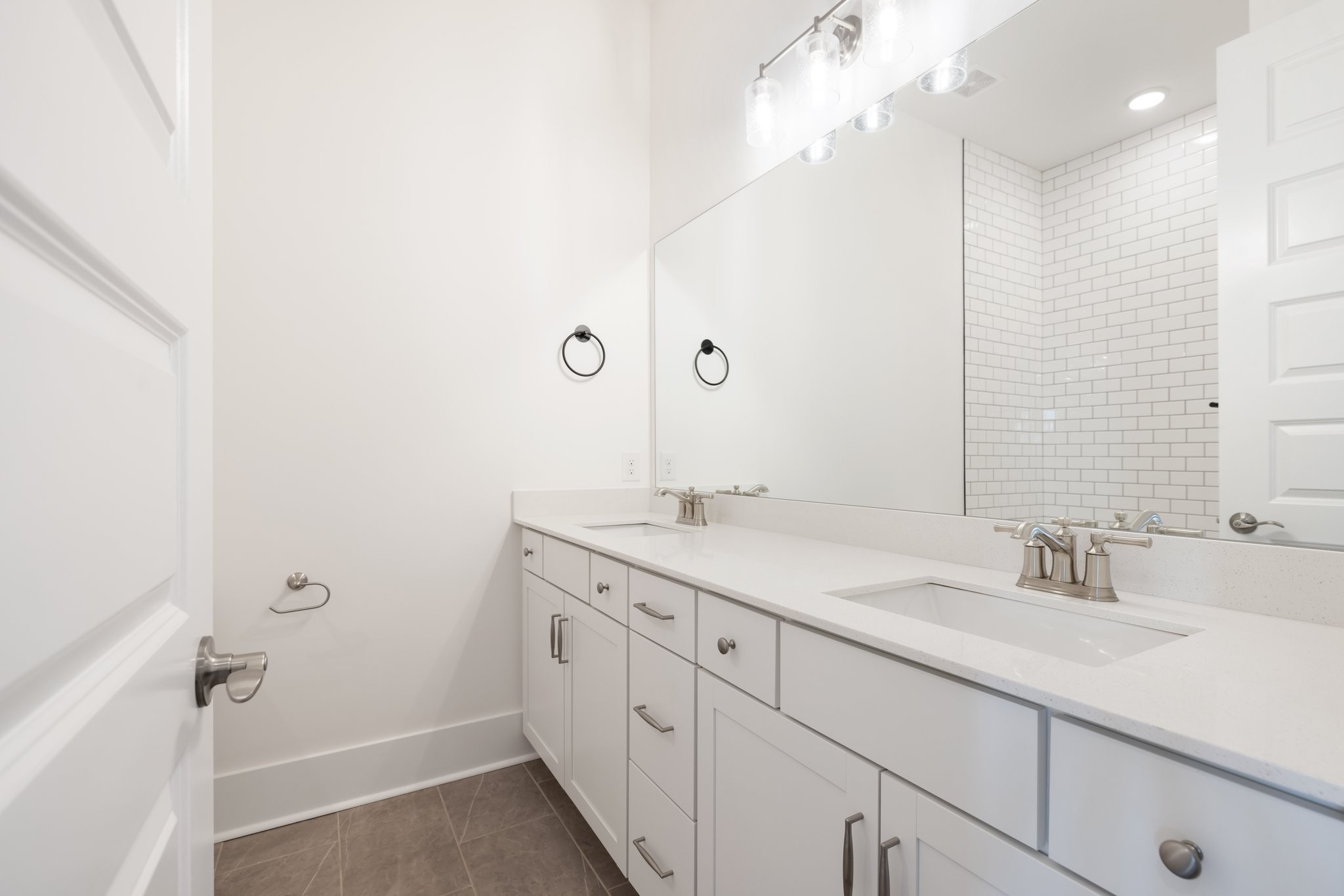 7250 Fiddlers Glen Dr