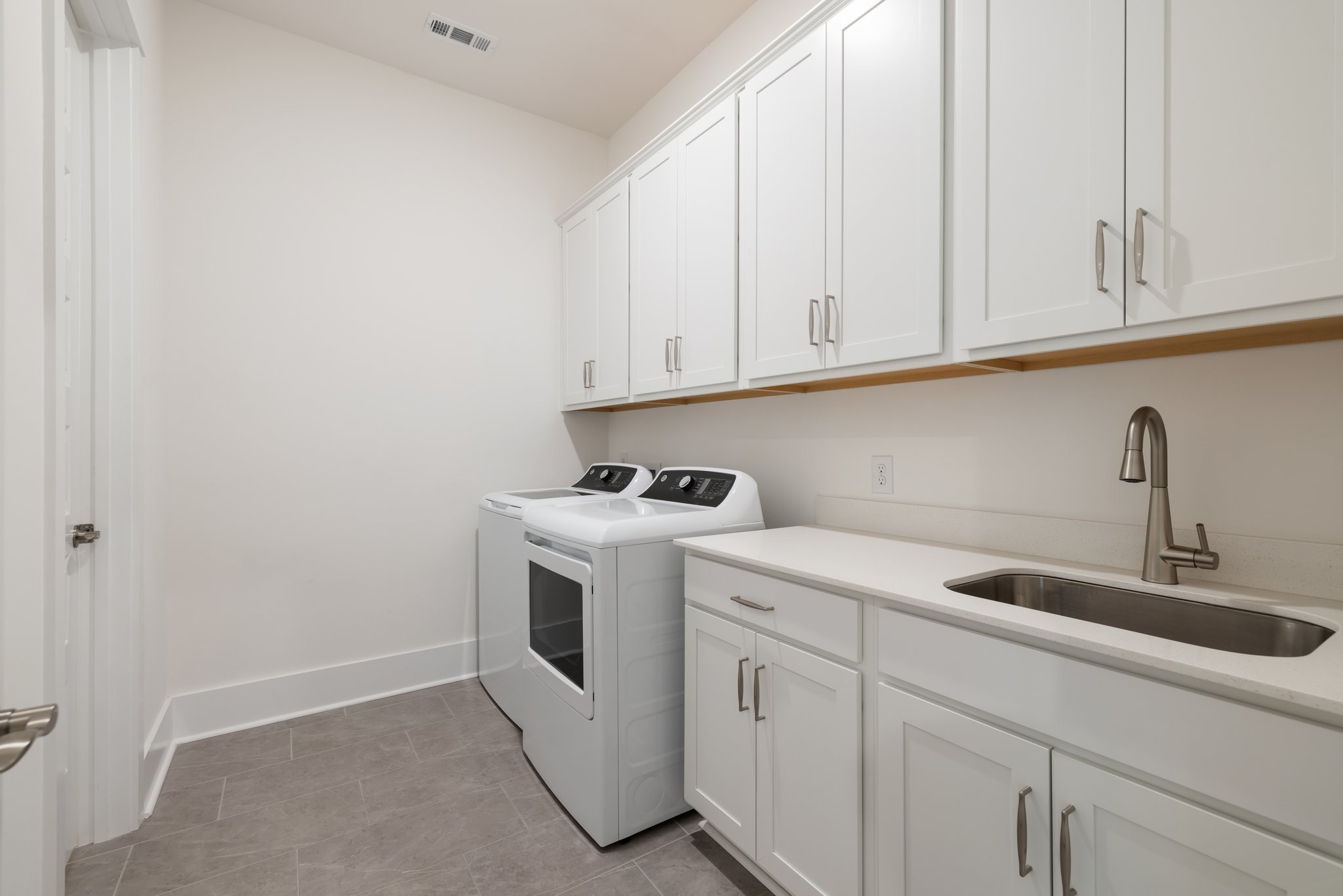 7250 Fiddlers Glen Dr