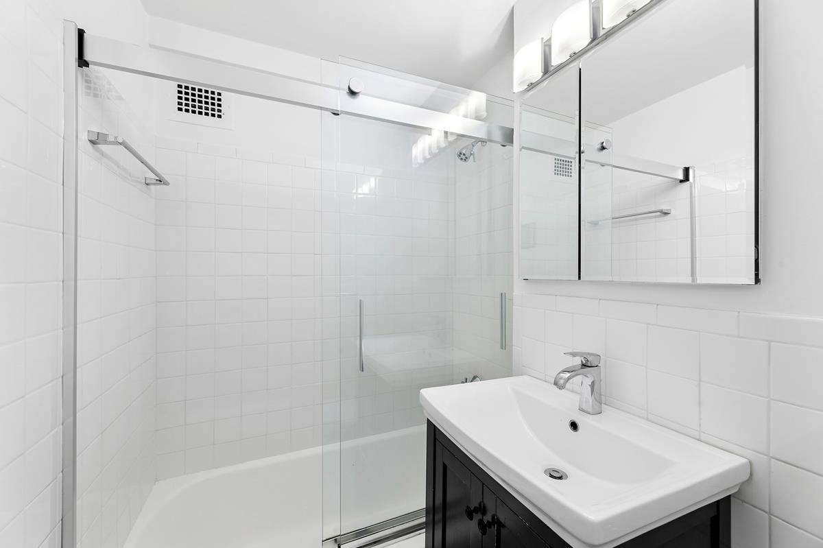 120 E 36th Street 9G