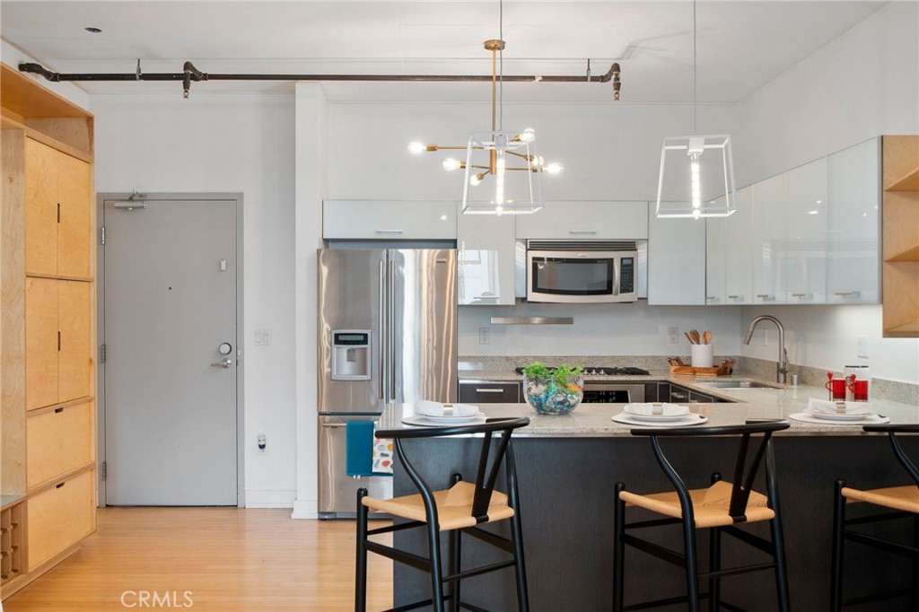 645 W 9th Street 433