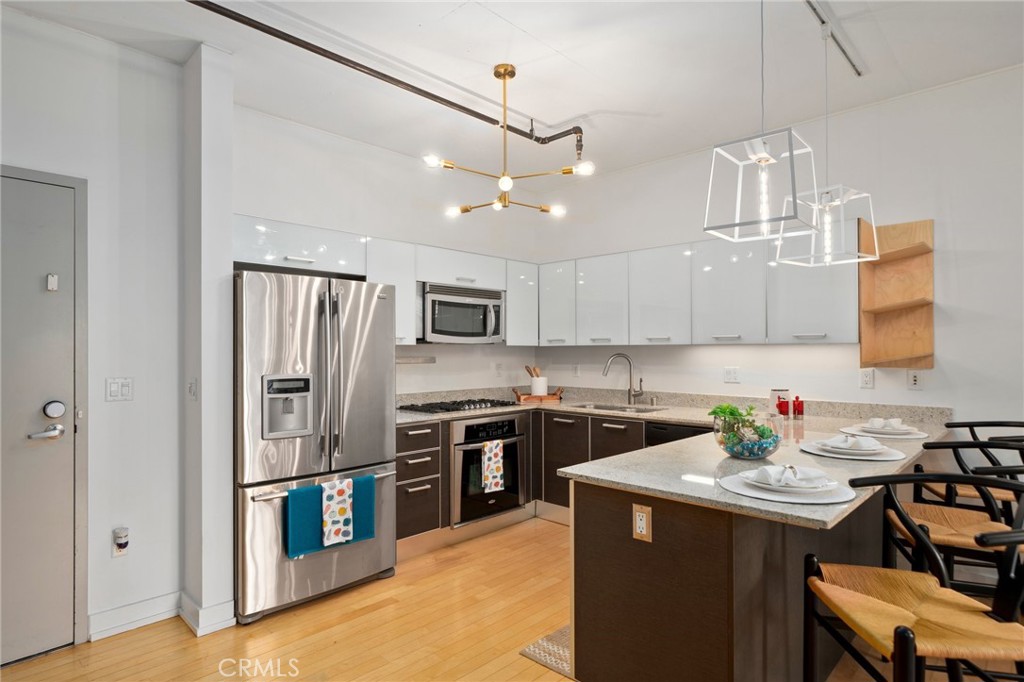 645 W 9th Street 433