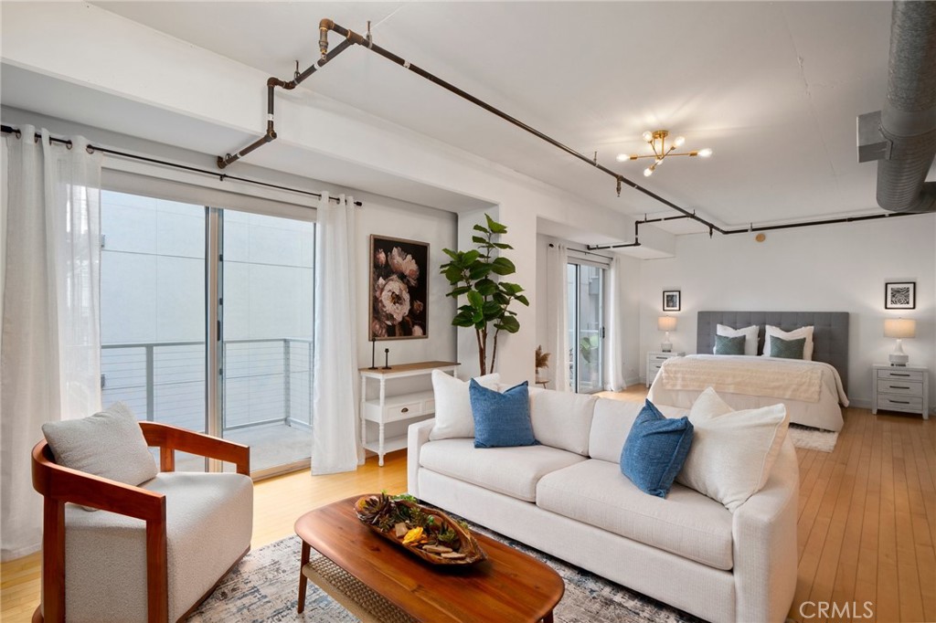 645 W 9th Street 433