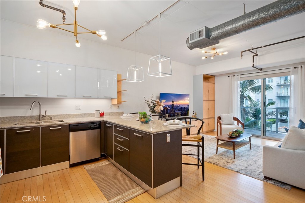 645 W 9th Street 433